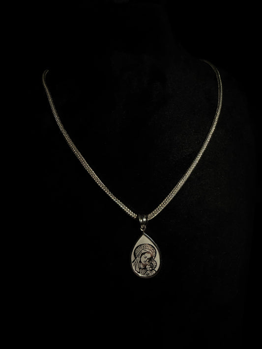 Elira Silberanhänger Madonna mit Kind – Tropfenform – 925 Sterlingsilber